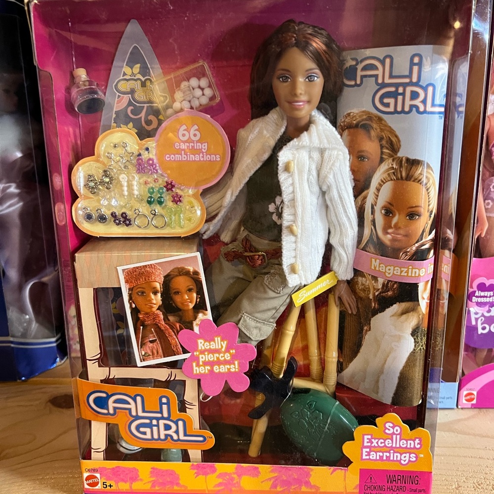 Mattel Cali Girl Summer w/White Jacket and Brown Hair So Excellent Earrings - Picture 10 of 10